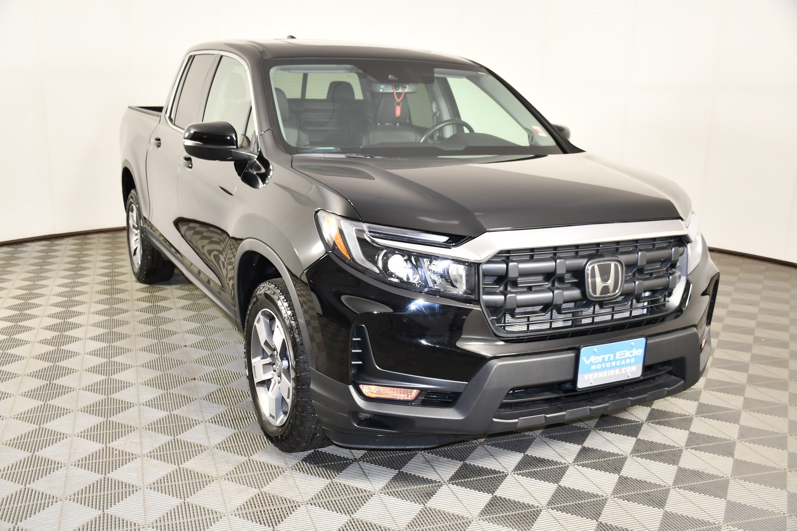 Certified Used 2024 Crystal Black Pearl Honda AWD RTL image 3