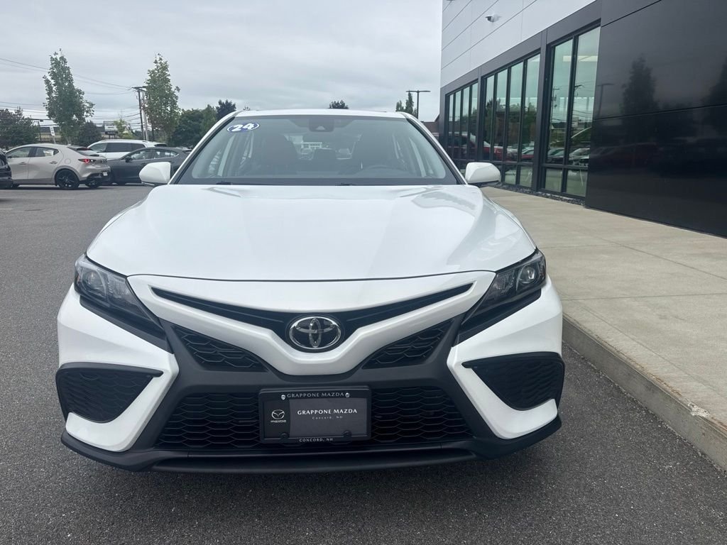 Used 2024 Ice Toyota SE image 2