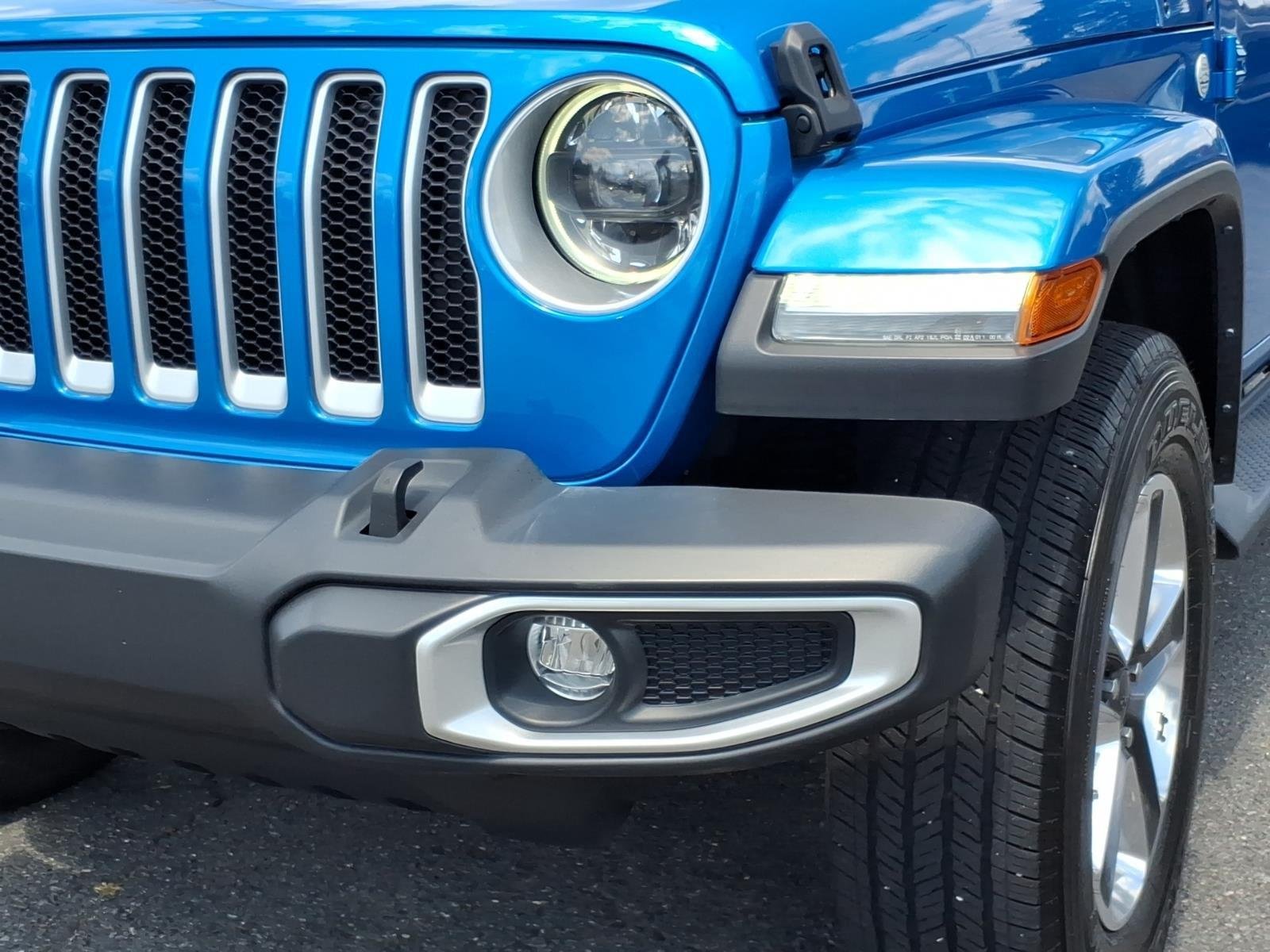 Used 2023 Hydro Blue Pearlcoat Jeep Sahara image 15