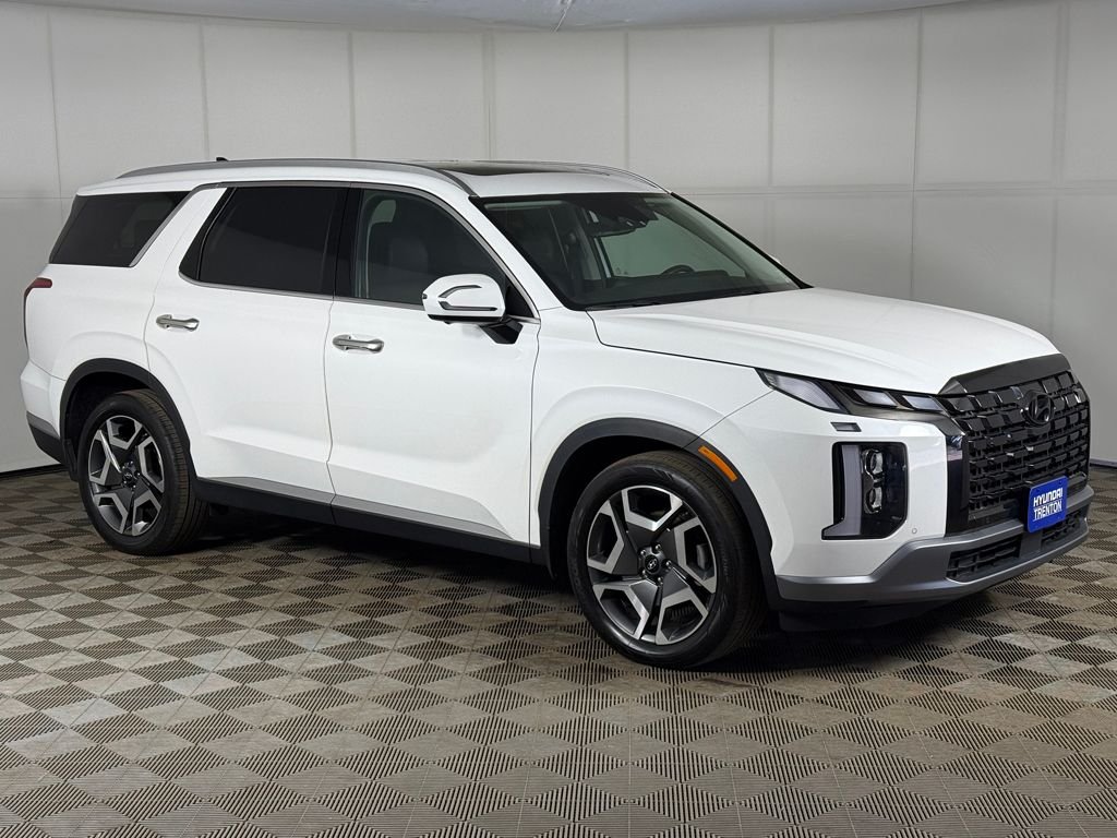 Used 2023 White Hyundai SEL image 2