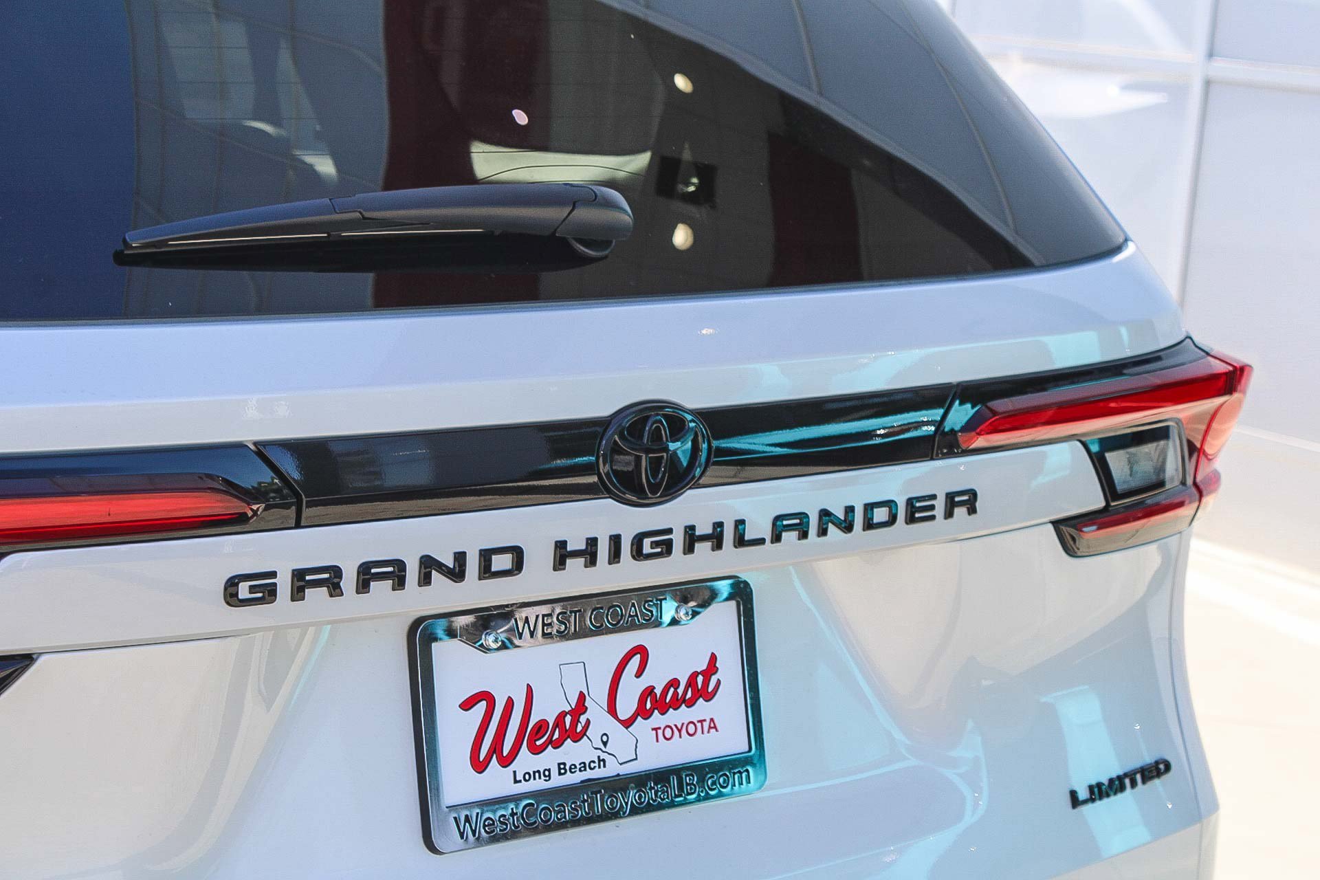 New 2026 Wind Chill Pearl <sup>1</sup> Toyota  Limited image 10