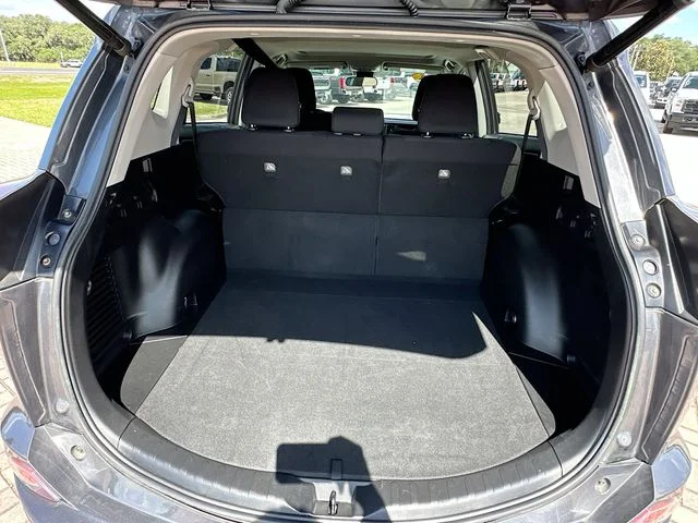 Used 2018 Gray Toyota XLE image 25