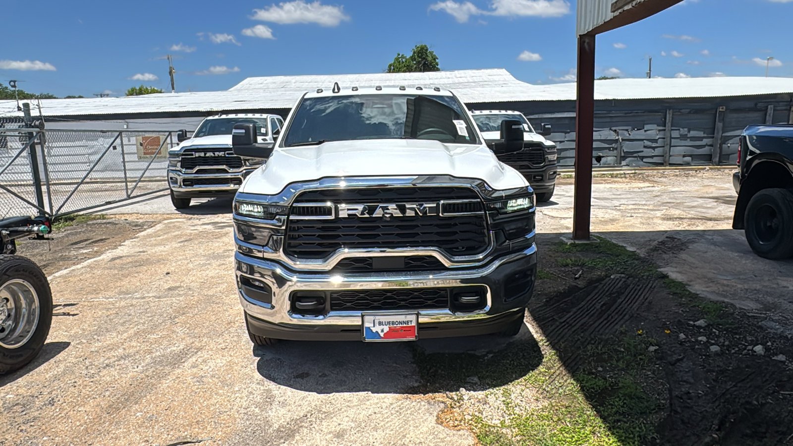 New 2026 Bright White Clear-Coat Exterior Paint RAM Tradesman image 2
