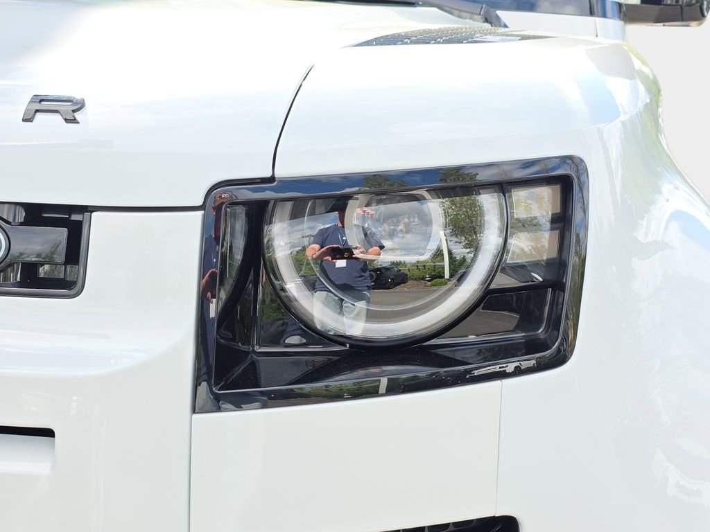 New 2026 Fuji White LAND ROVER S image 32