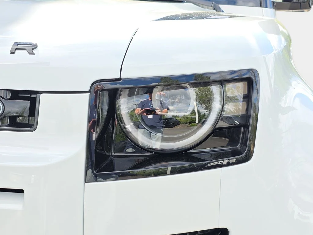 New 2026 Fuji White LAND ROVER S image 32
