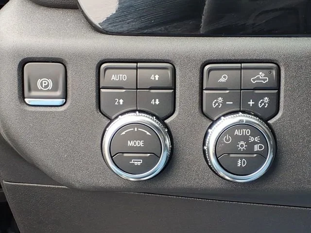 2025 GMC Sierra 2500HD SLT - Photo 10