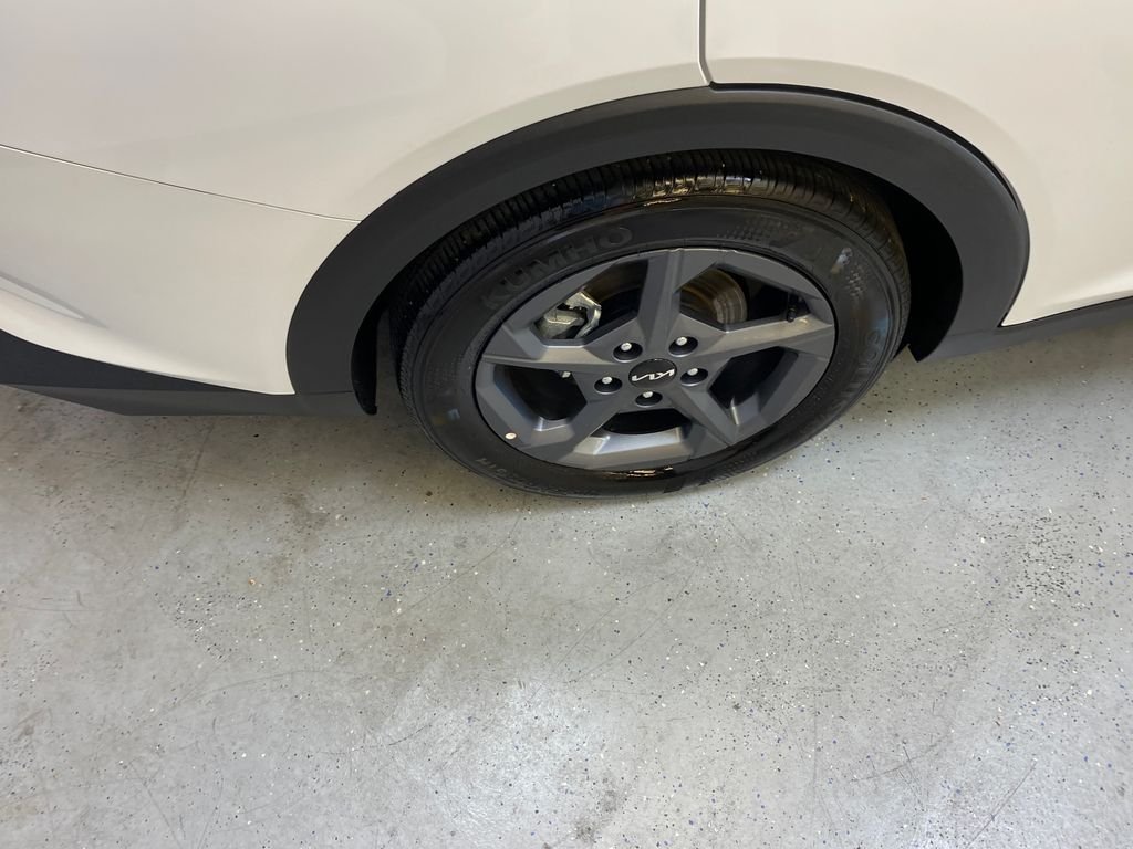 Used 2025 White Kia LXS image 13