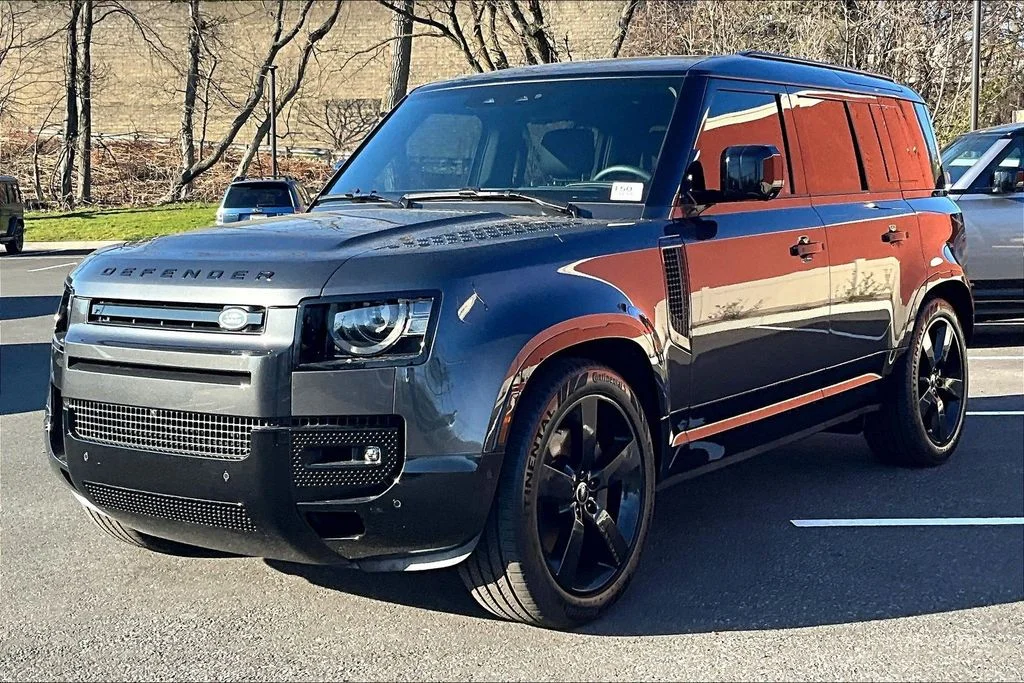 2025 Land Rover Defender 110 X-Dynamic SE P400's photo