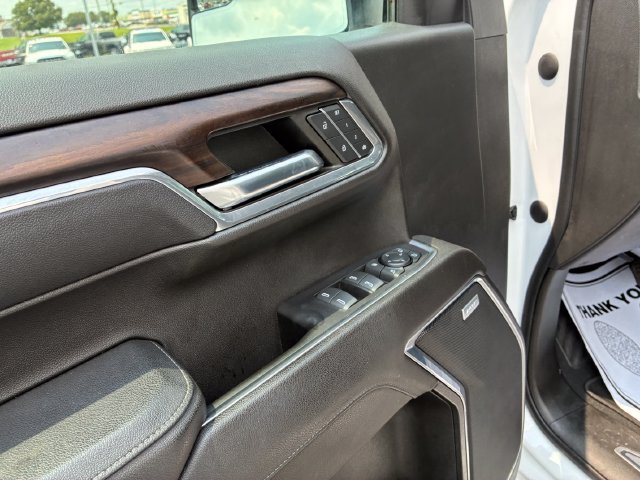 Used 2023 White GMC SLT image 9