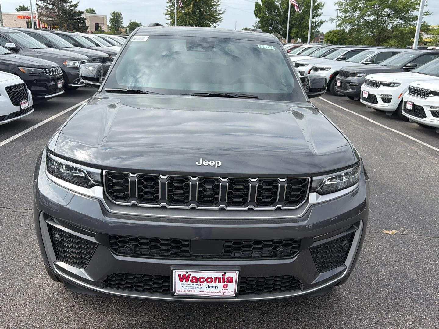 New 2026 Baltic Gray Metallic Clear-Coat Exterior Paint Jeep Limited image 3