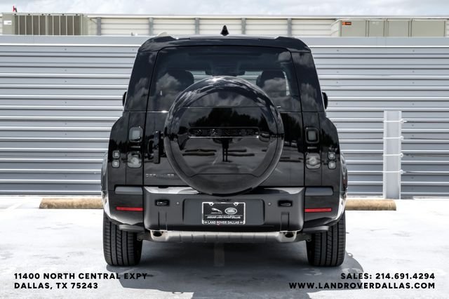 New 2026 Santorini Black Land Rover X-Dynamic SE image 7