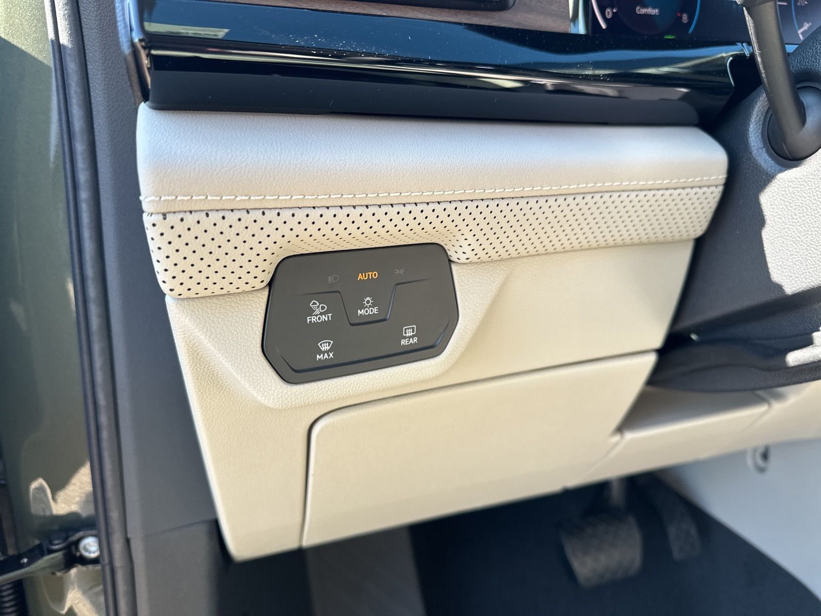 New 2026 Green Volkswagen 2.0T SE w/Technology image 14