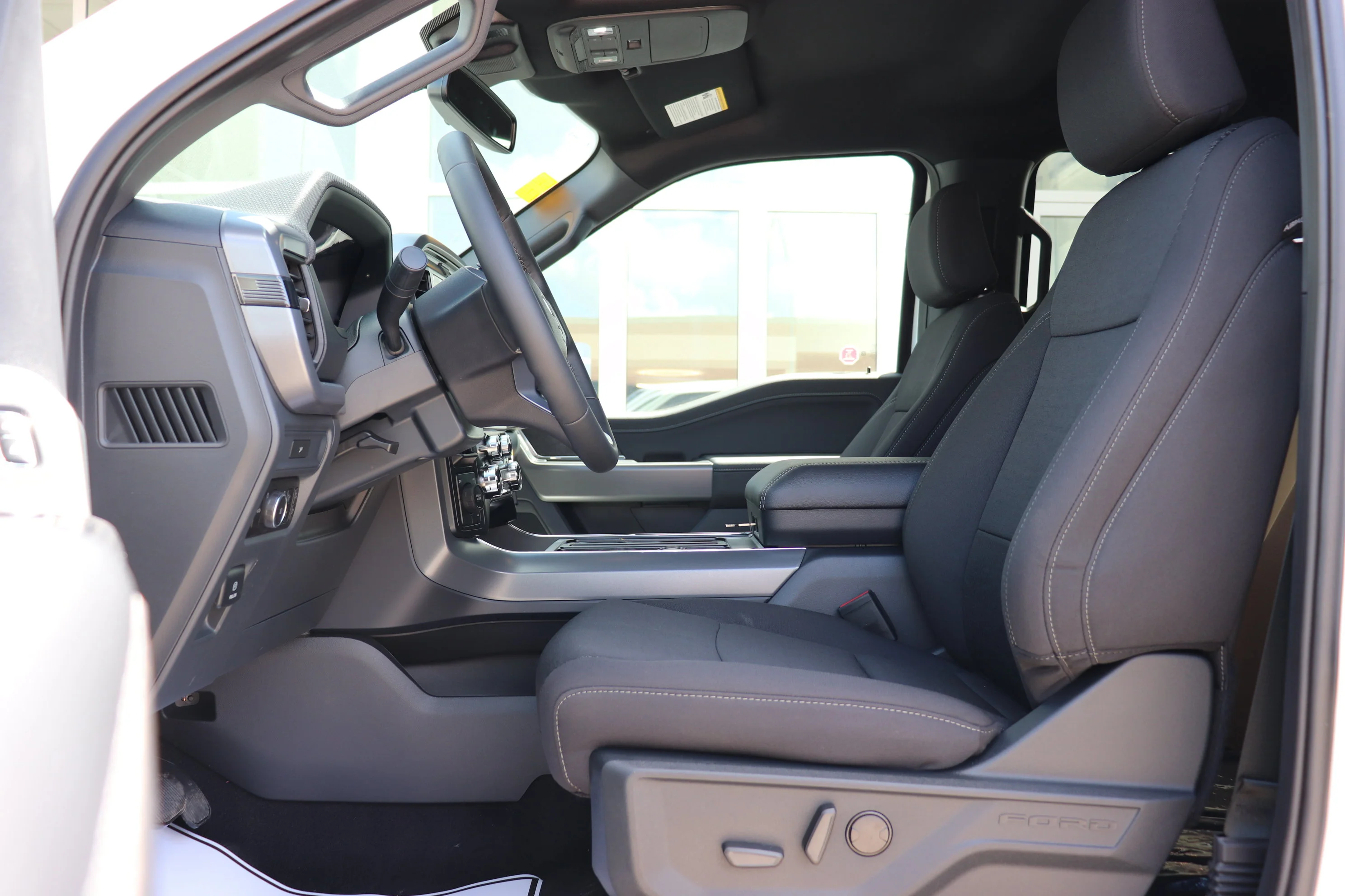 New 2026 OXFORD WHITE Ford XLT image 7
