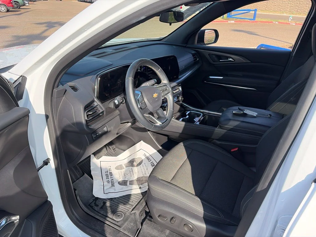 Used 2025 White Chevrolet LT image 10