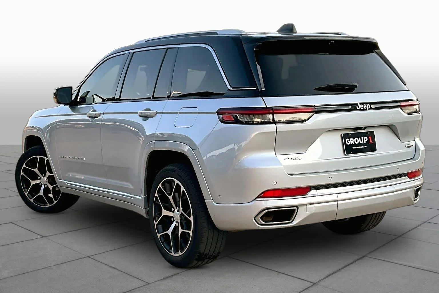 Used 2022 Silver Zynith Jeep Summit Reserve image 11
