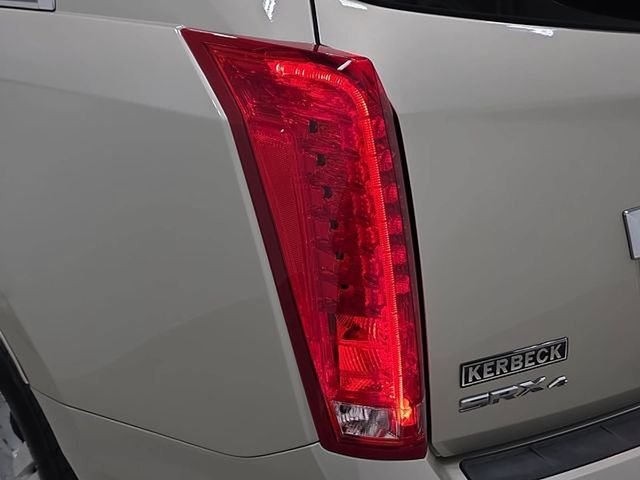 Used 2014 Silver Cadillac Luxury image 31