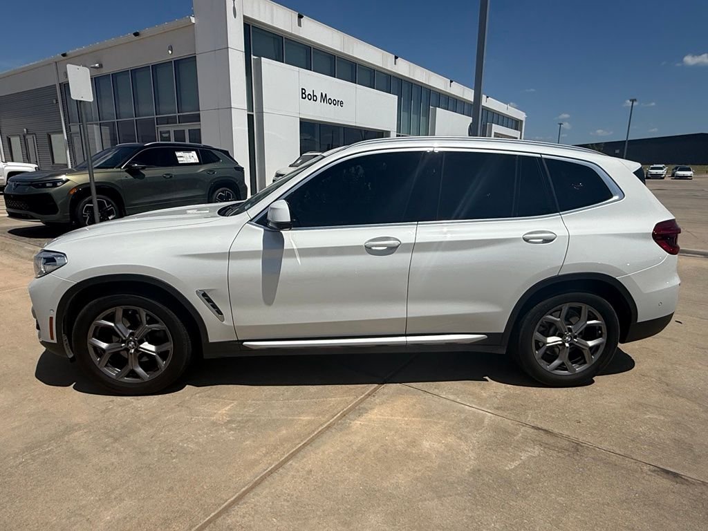 Used 2021 White Metallic BMW sDrive30i image 2