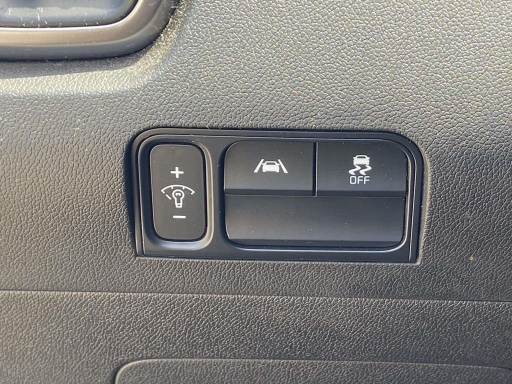Used 2022 Gray Kia LX image 27