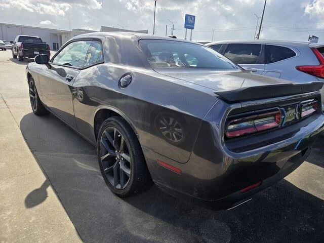 Used 2019 Granite Pearlcoat Dodge SXT image 2