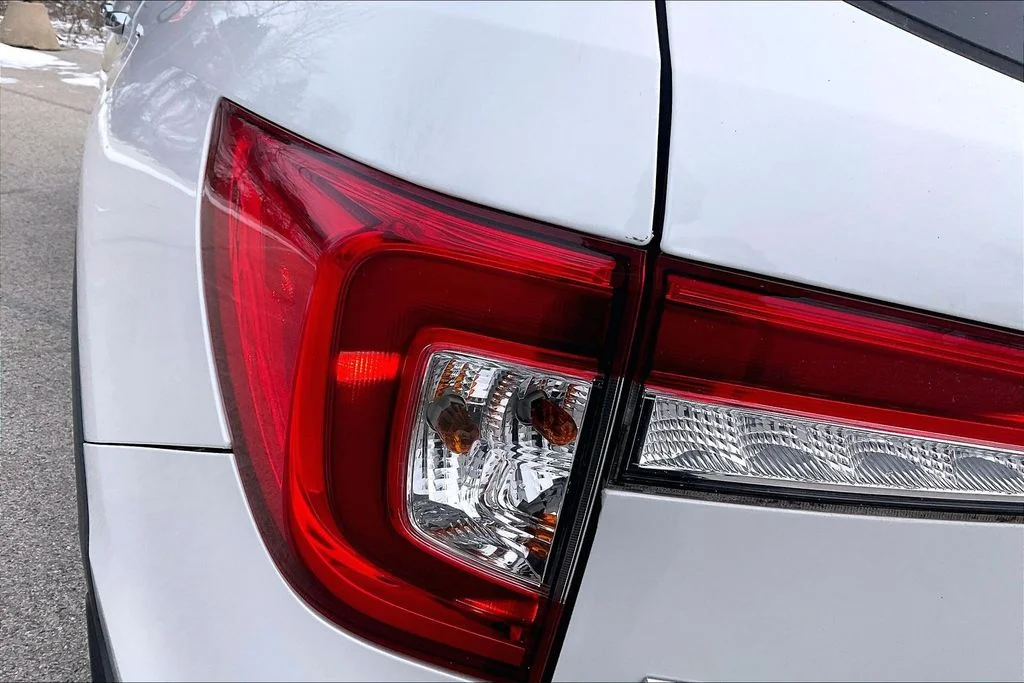 Used 2021 White Honda Touring image 30