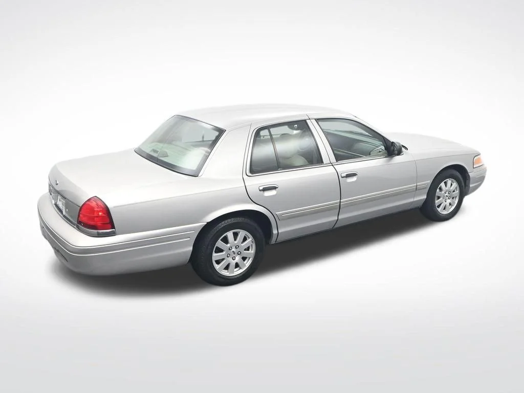 Used 2006 Silver Ford LX image 27