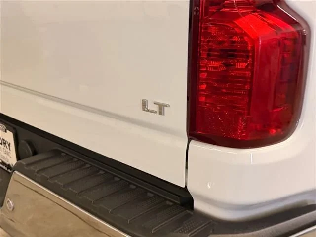 Used 2025 White Chevrolet LT image 8