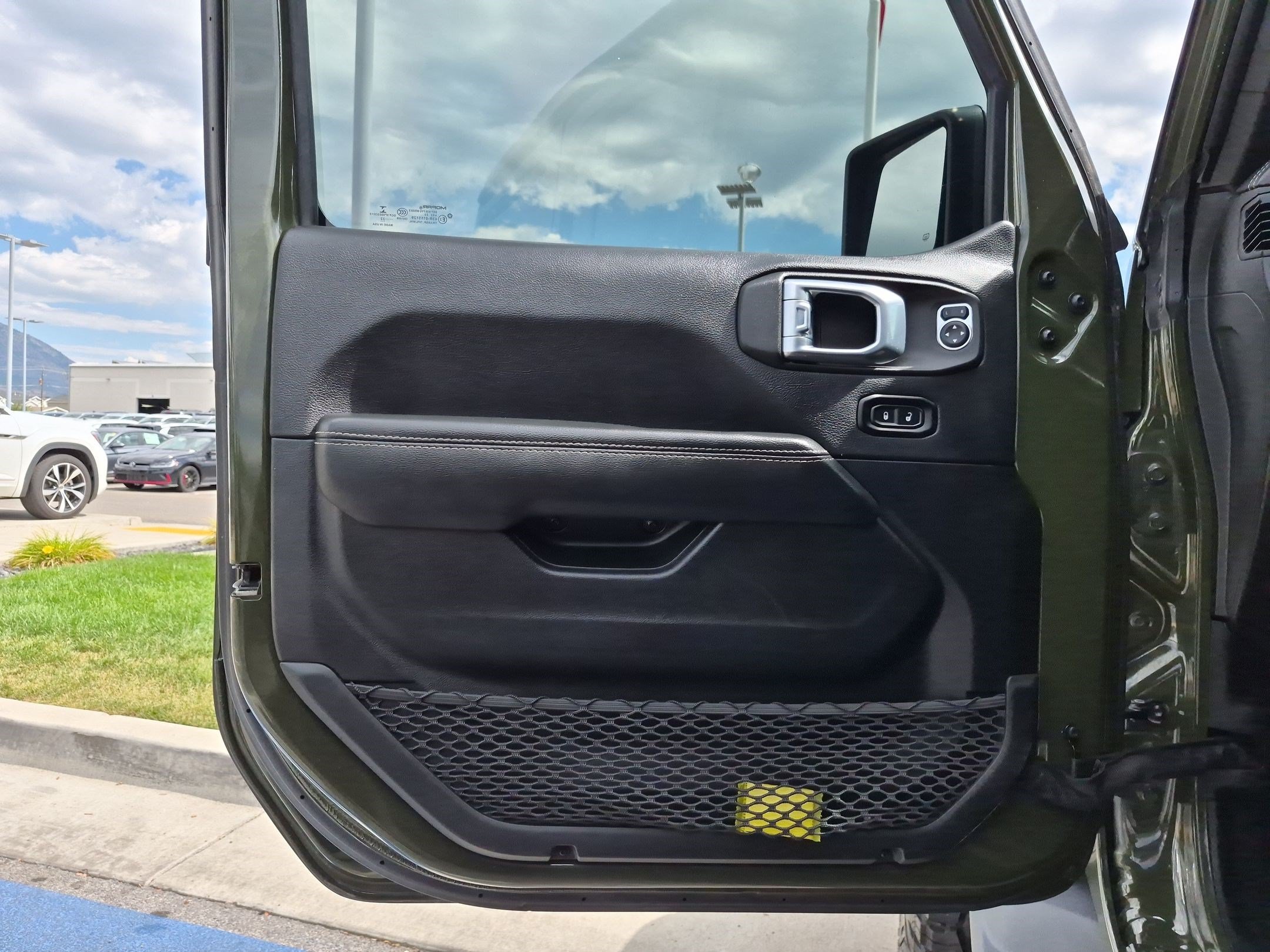 Used 2022 Sarge Green Clearcoat Jeep Unlimited Sahara image 11
