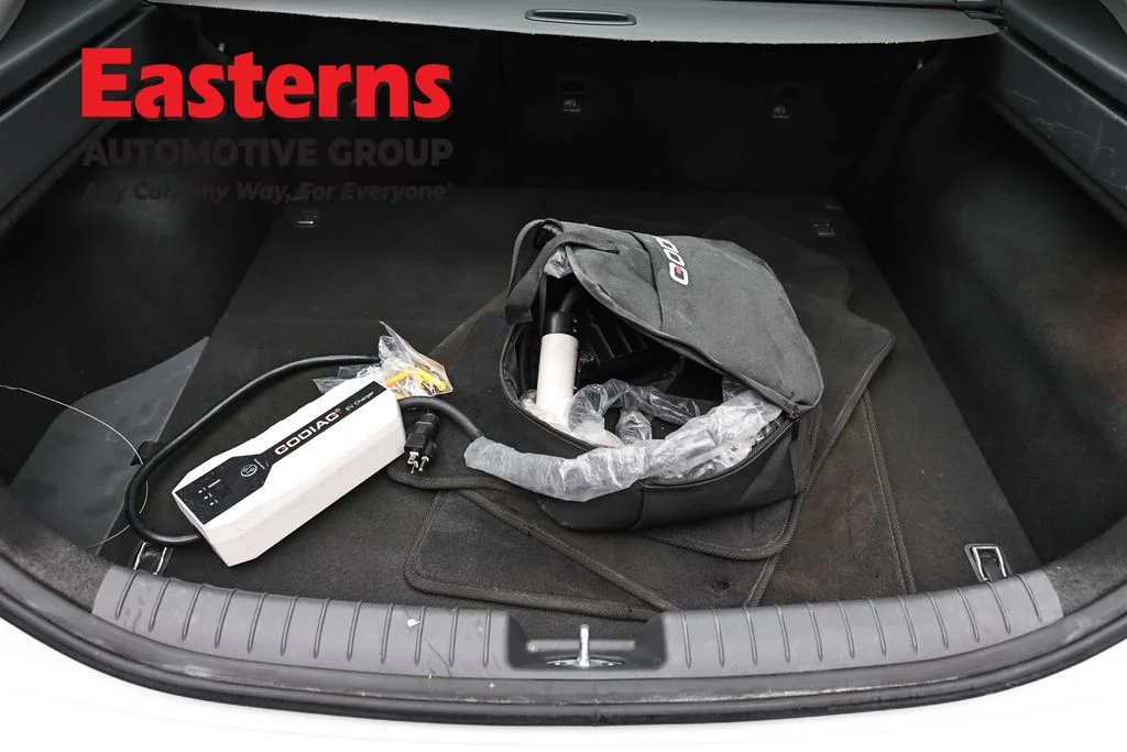 Used 2019 White Hyundai Base image 9