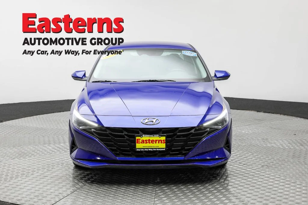 Used 2023 Blue Hyundai SE image 2