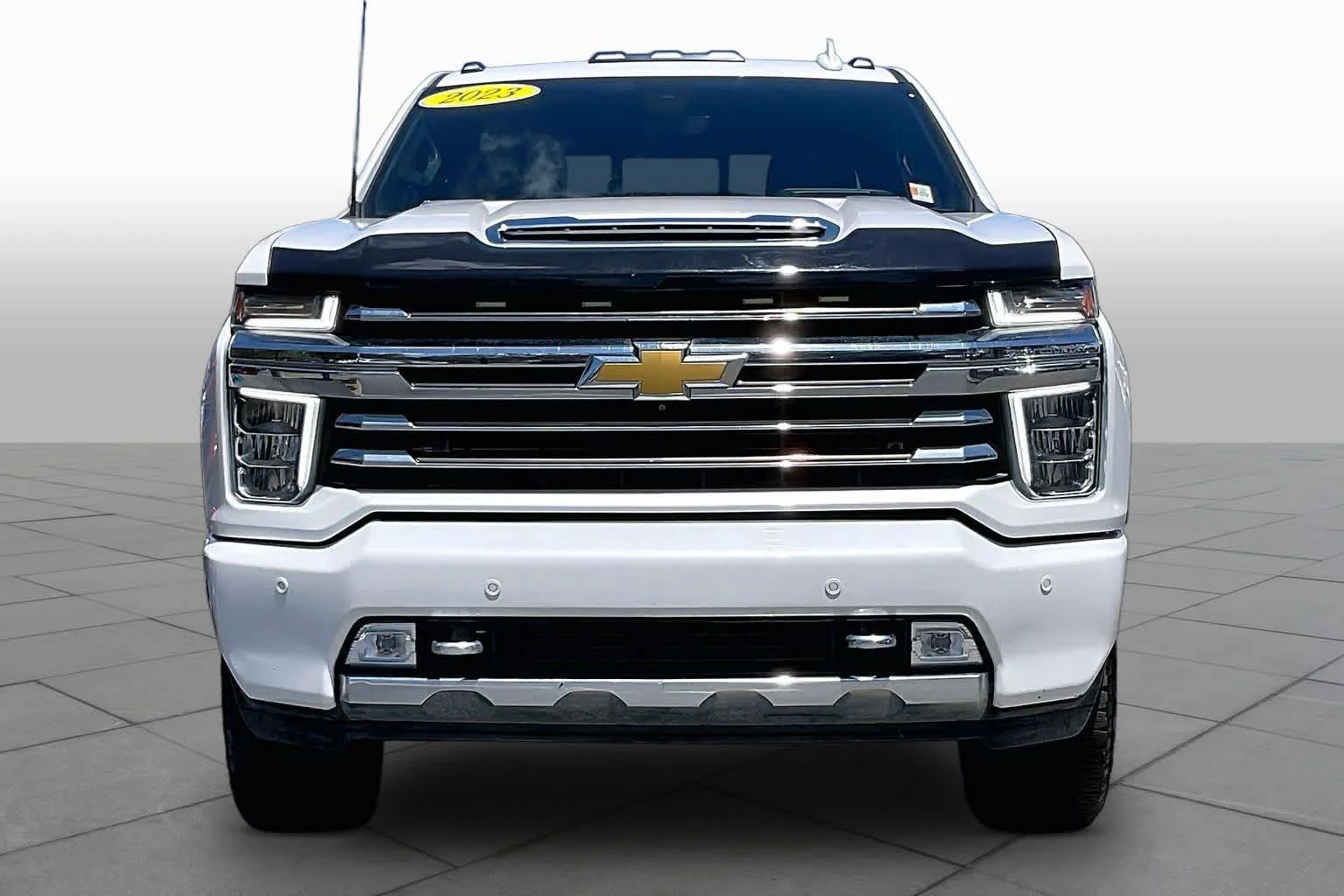 Used 2023 Iridescent Pearl Tricoat Chevrolet High Country image 4
