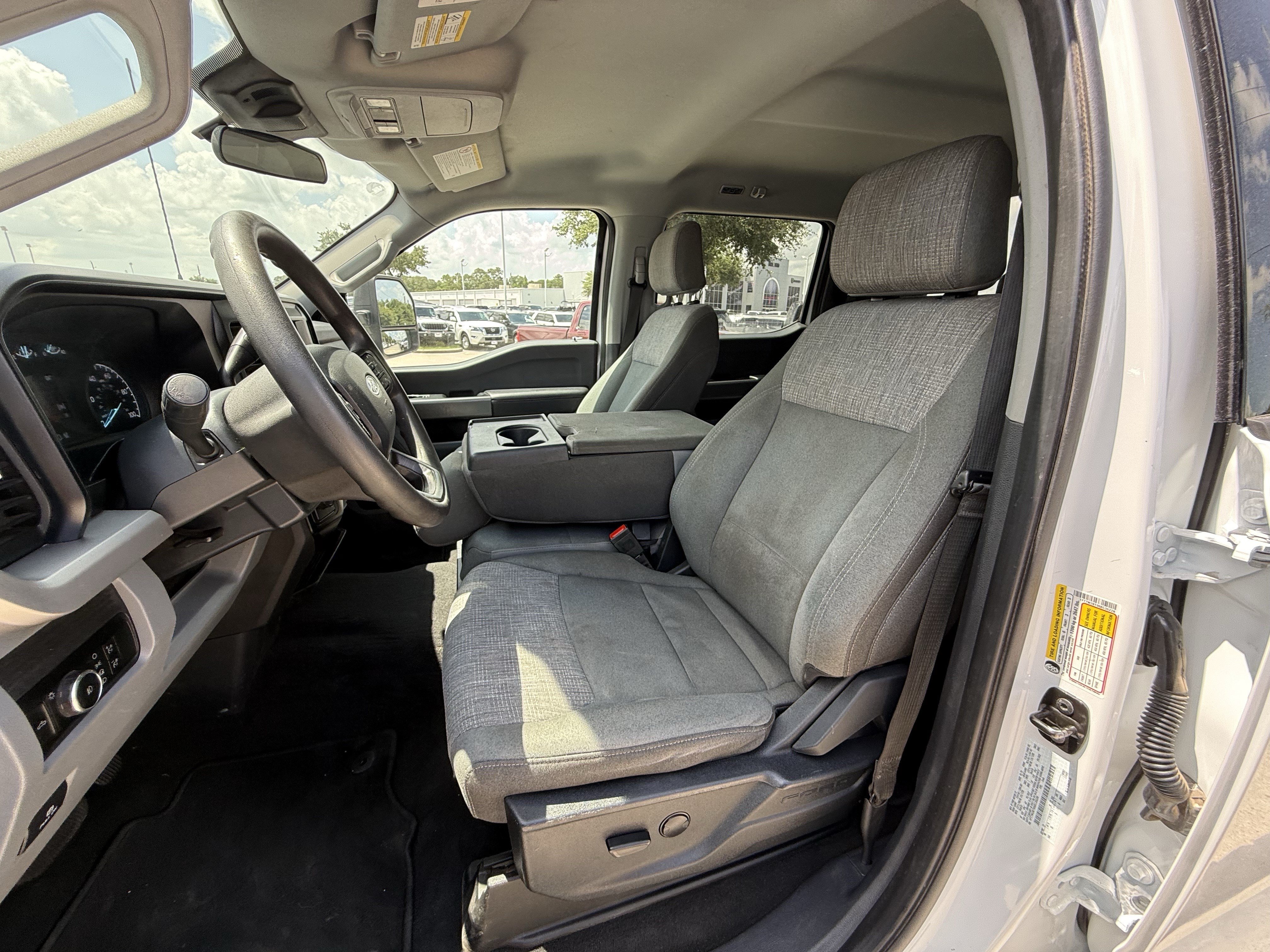 Used 2025 Oxford White Ford XLT image 25