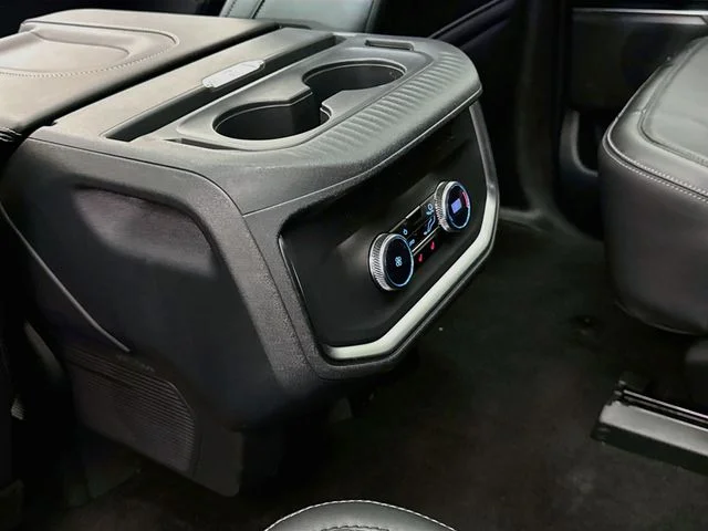 Used 2025 White Metallic Ford Platinum image 27