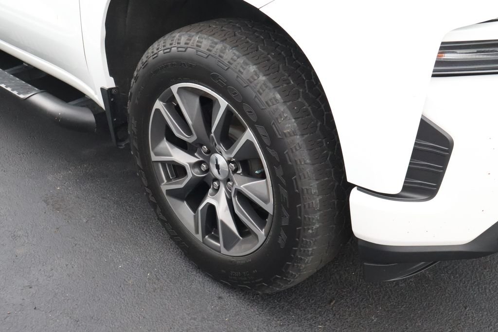 Used 2019 SUMMIT WHITE Chevrolet RST image 8