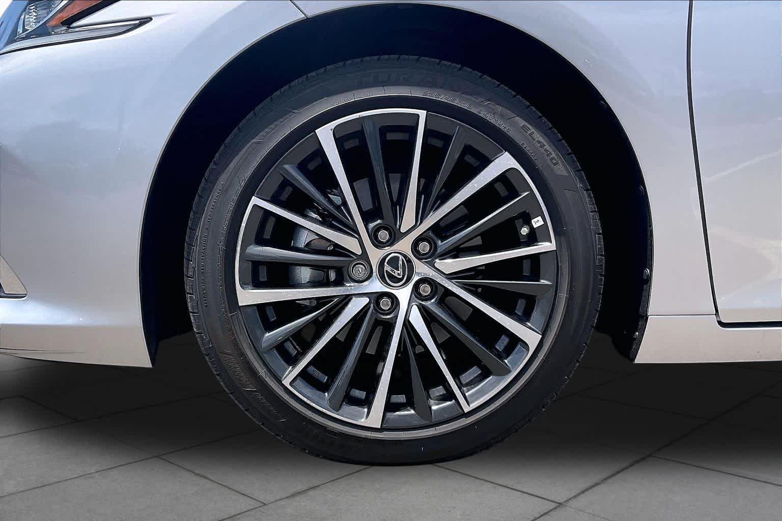 Certified Used 2025 Iridium Lexus  image 9