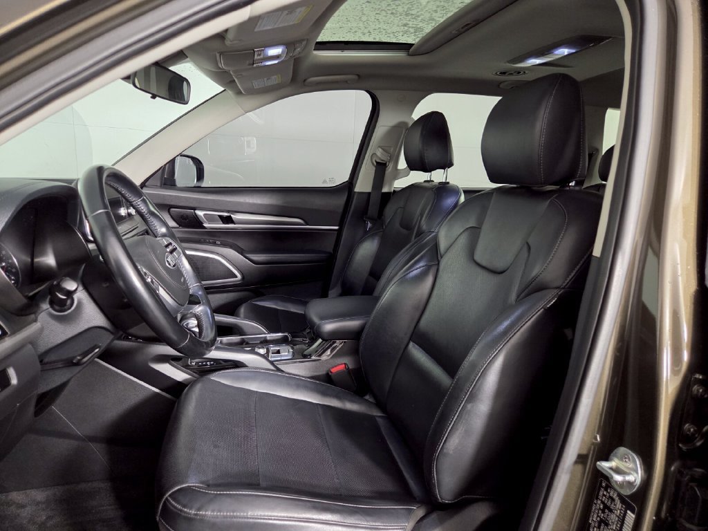 Certified Used 2021 Dark Moss Kia S image 9