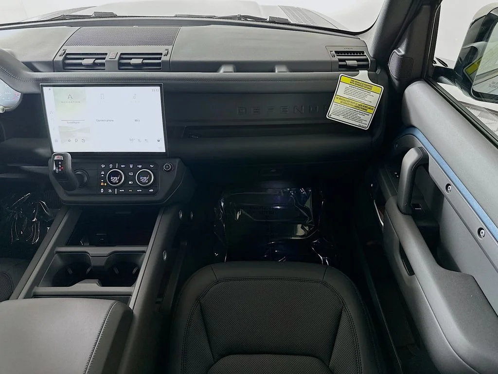 New 2026 Tasman Blue Metallic Land Rover S image 27