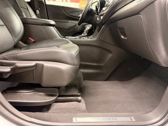 Used 2022 IRIDESCENT PEARL TRICOAT Chevrolet Premier image 25