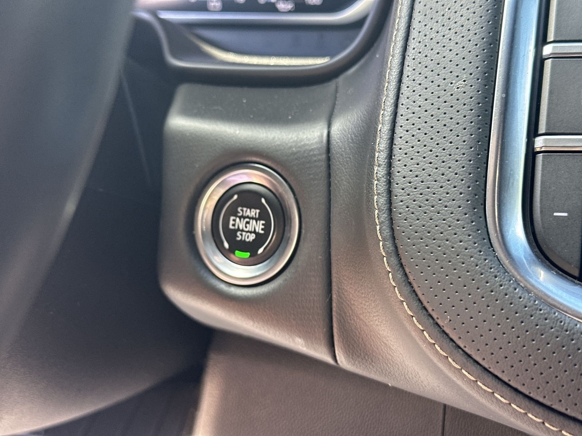 2023 GMC Yukon SLT - Photo 17