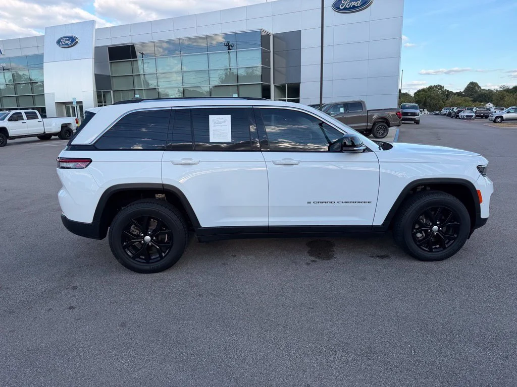 Used 2022 White Jeep Limited image 8