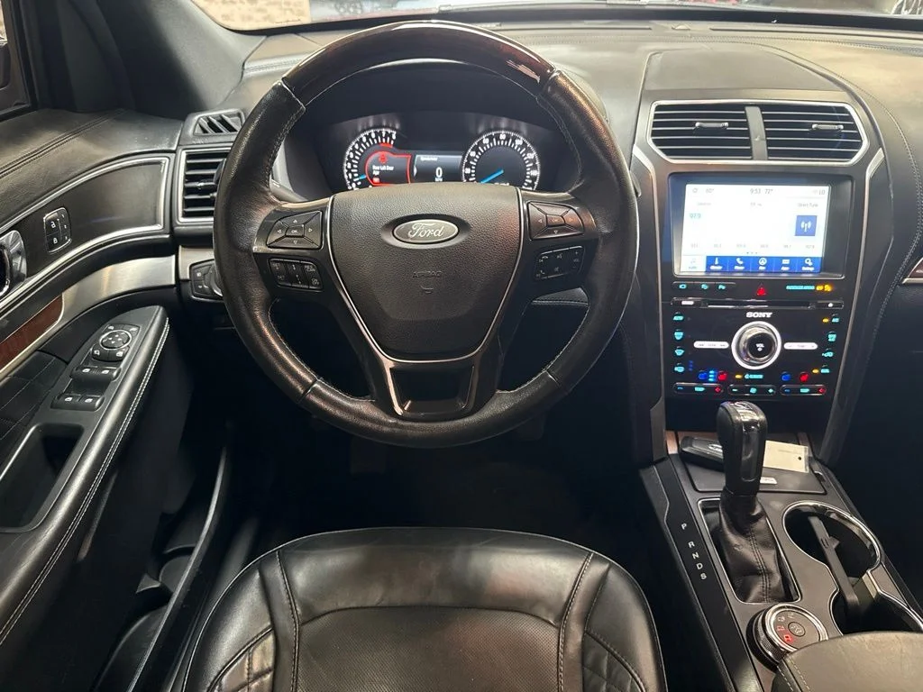 Used 2018 Red Ford Platinum image 17