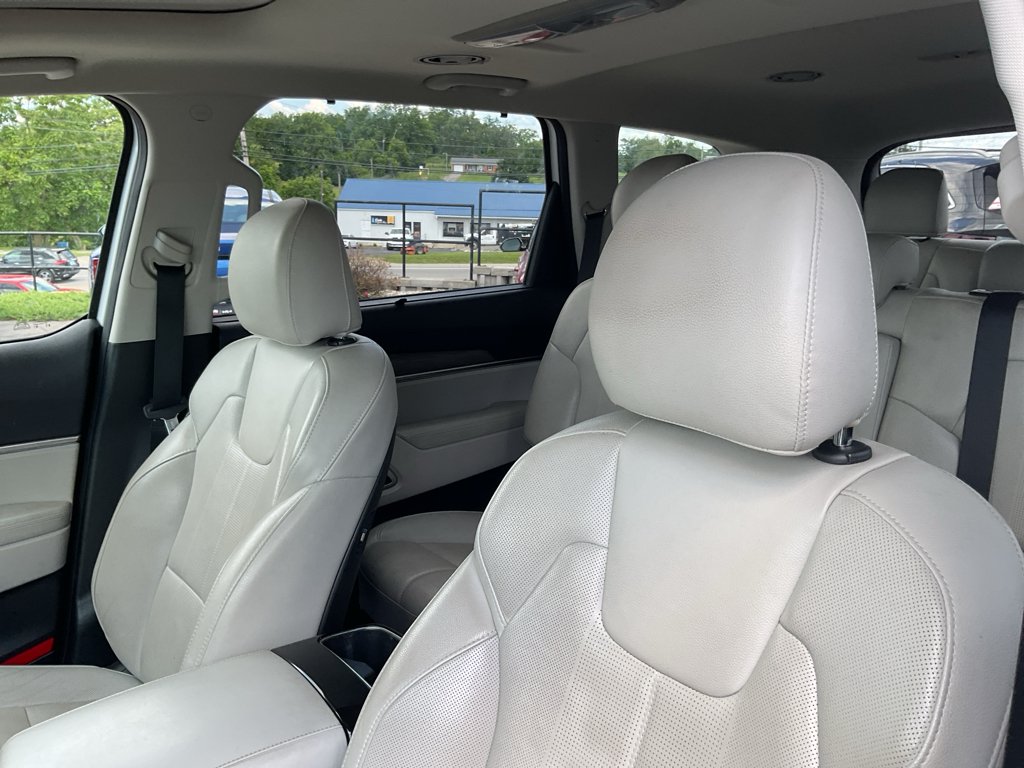 Used 2020 Snow White Pearl Kia EX image 17