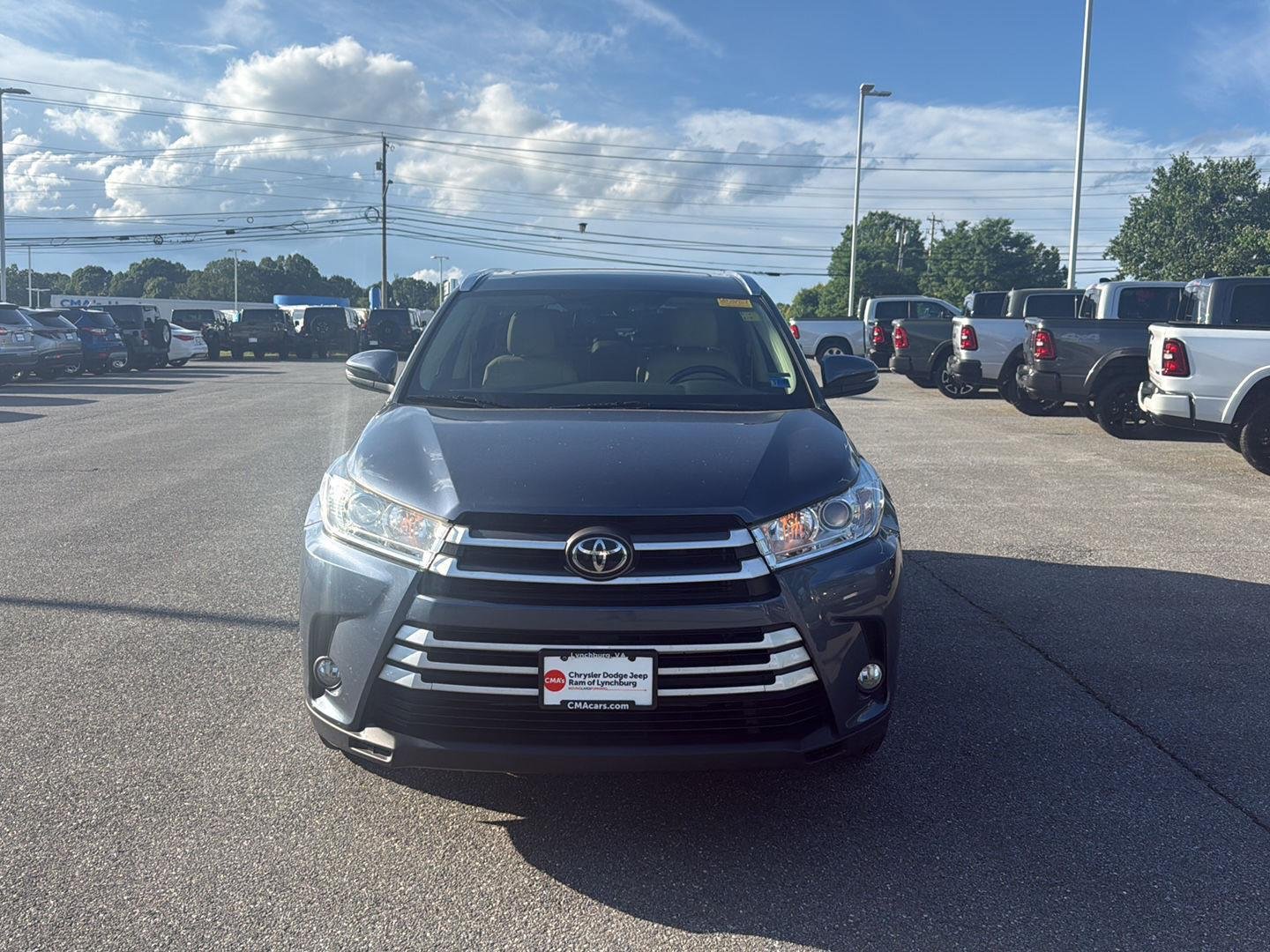 Used 2019 Shoreline Blue Pearl Toyota XLE image 2