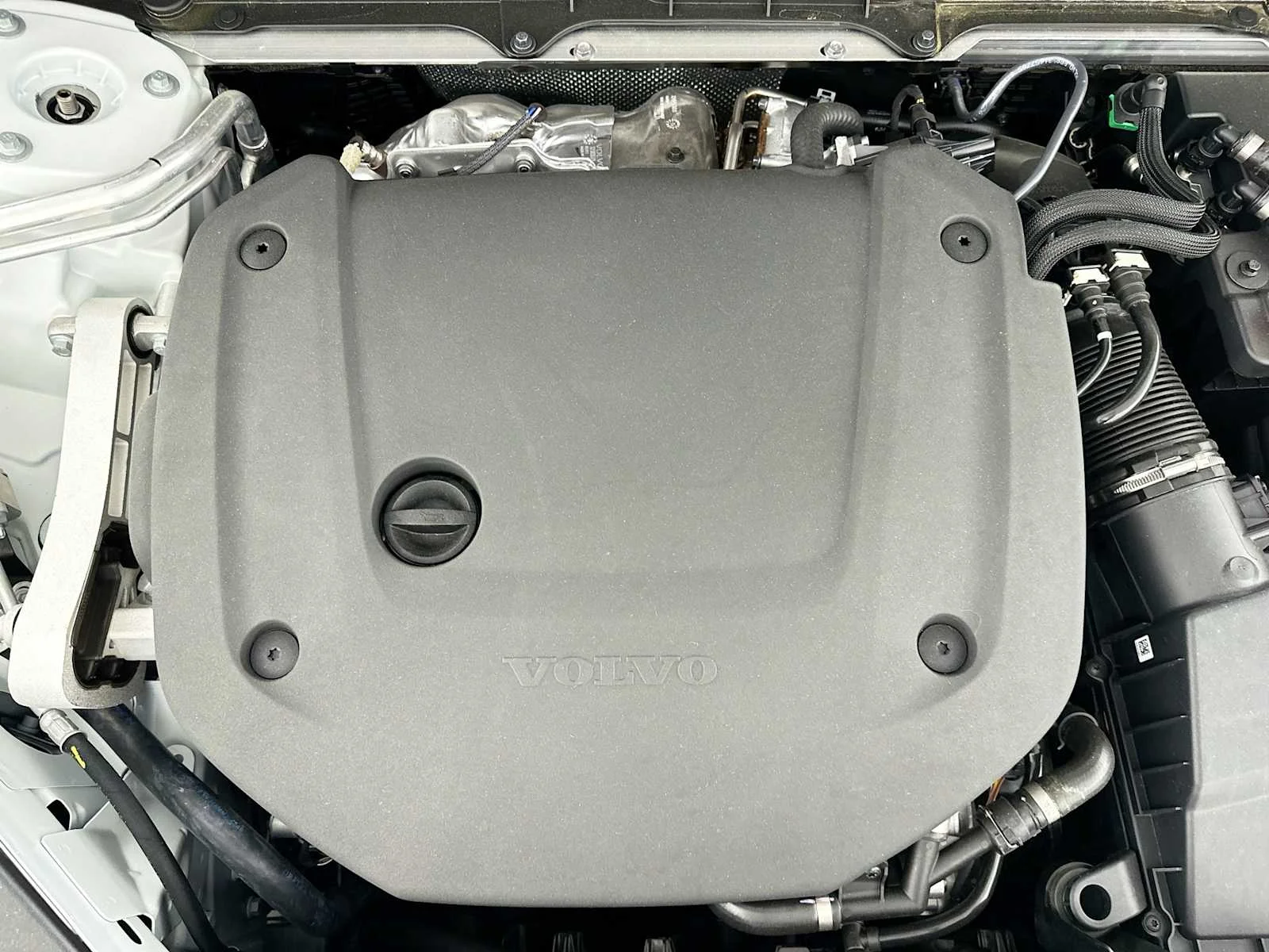 Used 2025 Crystal White Volvo Plus image 30
