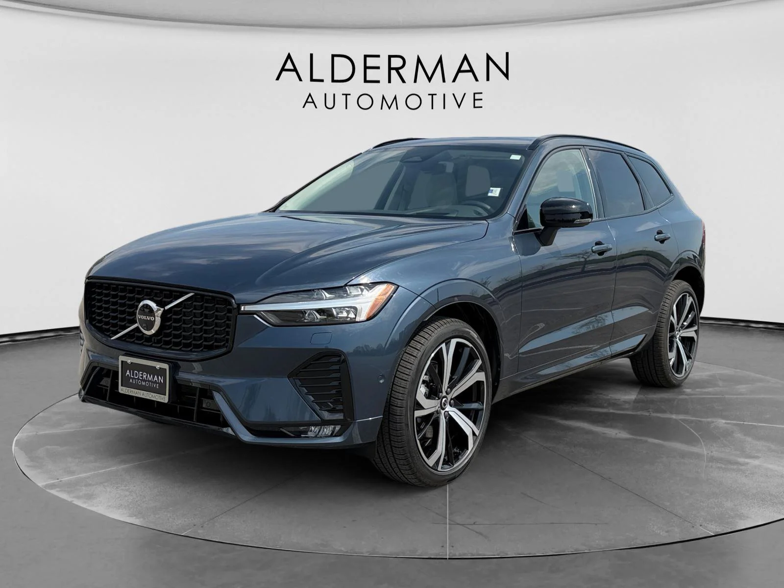 2025 Volvo XC60 B5 Ultra Dark AWD's photo