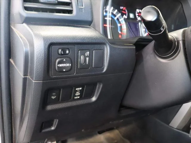 Used 2019 White Toyota SR5 image 14