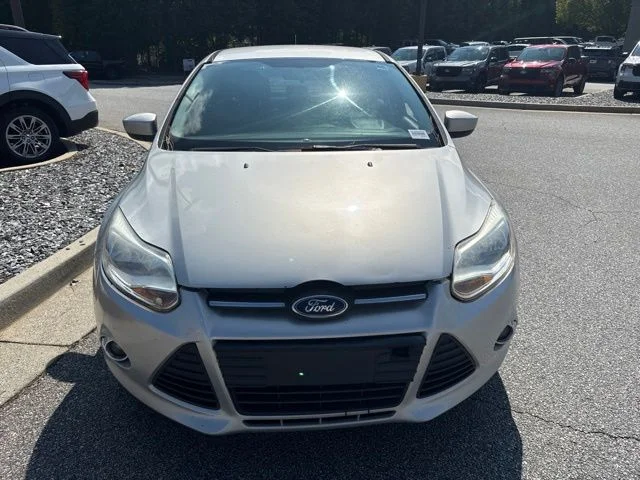 Used 2012 Silver Ford SE image 3