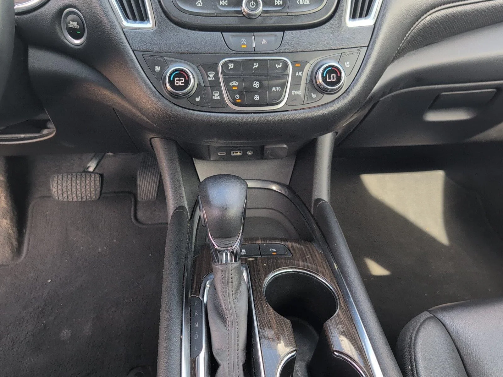 Used 2024 Summit White Chevrolet 2LT image 25