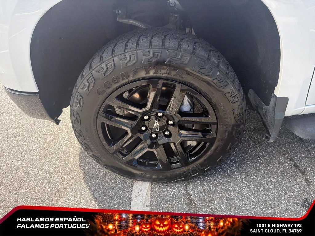 Used 2024 Summit White Chevrolet LT Trail Boss image 10