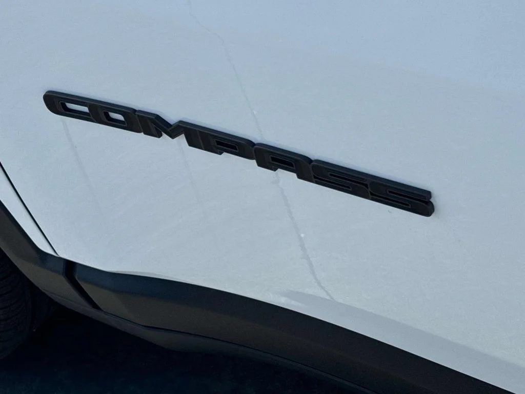 New 2026 Bright White Clearcoat Jeep Latitude image 7