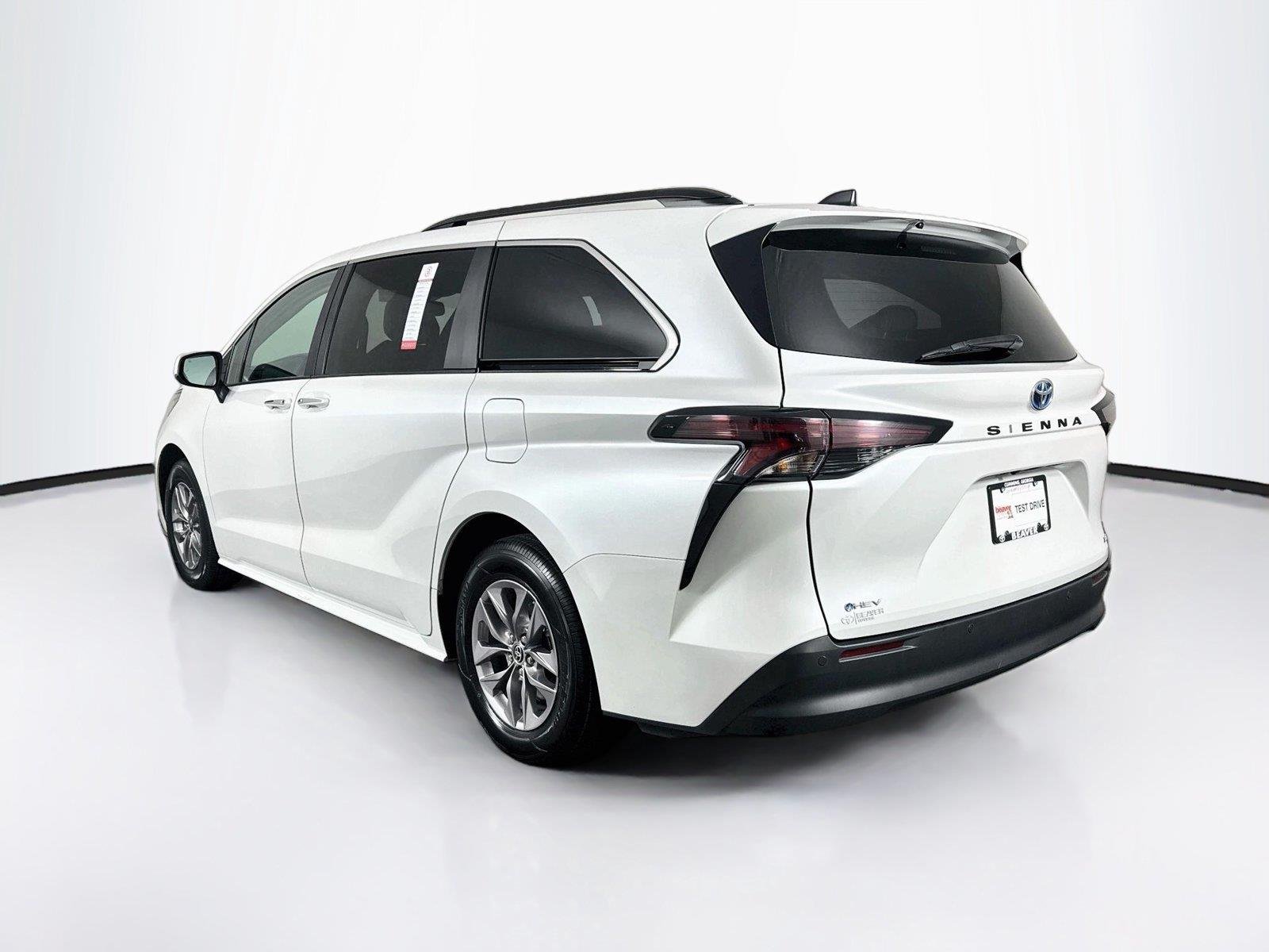 Certified Used 2025 Wind Chill Pearl Toyota XLE 8-Passenger image 13